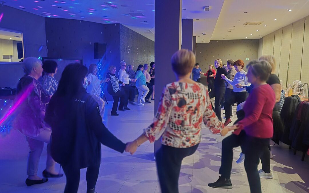 Plesna večerja v Pigalu: Večer nasmehov, plesa in druženja